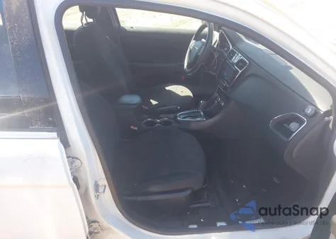 2014 Chrysler 200 Lx z USA, uszkodzony, nr VIN 1C3CCBAB2EN142008